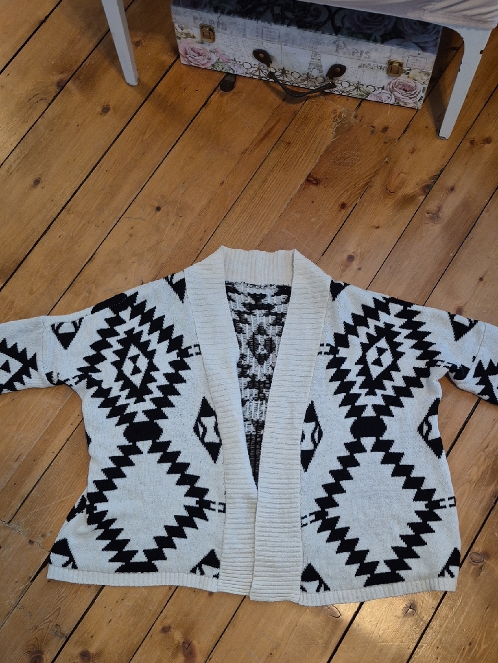 SHEIN Ivory and Black Geometric Open-Front Cardigan